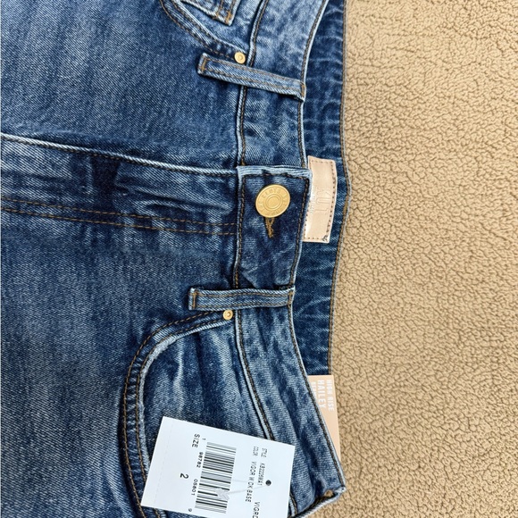 Kut from the Kloth Hailey High Rise Long
Bermuda - Picture 6 of 7